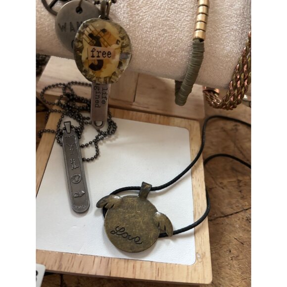 Vintage Jewelry Collection With Beaded Necklaces & Green Bangle Set In Decorativ - Picture 10 of 16